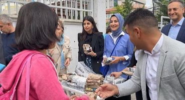 Deva Partisi’nden Çocuklara Beslenme Yardımı