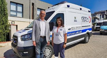 Gaziemir’in ilk kadın ambulans şoförü Hazal Sert