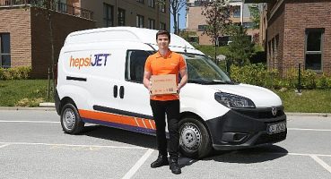 Hepsiburada’dan ön siparişle alınan iPhone 14’ler, 23 Eylül Cuma günü, günün ilk dakikalarından itibaren sahiplerini bulmaya başladı