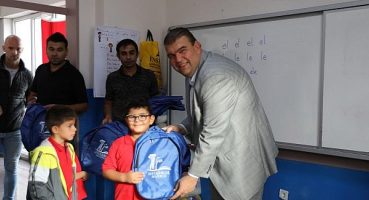 Seferihisar Belediyesi’nden çocuklara kırtasiye desteği