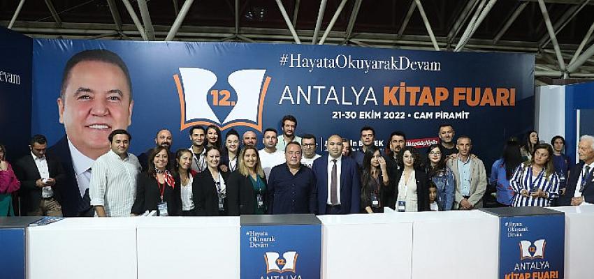 12-antalya-kitap-fuari-rekor-ziyaretci-ile-sona-erdi.jpg