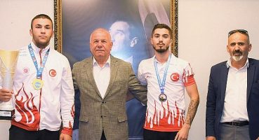 Başkan Karakayalı Şampiyon Sporcuları Ağırladı