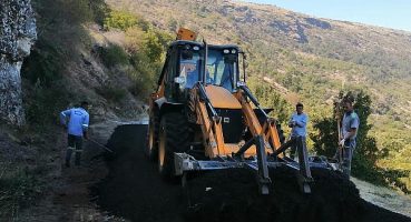 Beydağ’da Sıcak Asfalt Yama Çalışmaları Devam Ediyor