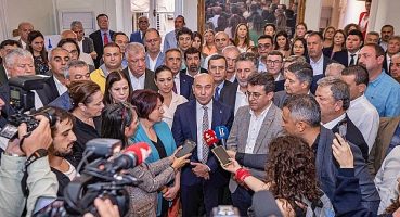 CHP’li Büyükşehir Meclis Grubu’ndan Başkan Soyer’e destek