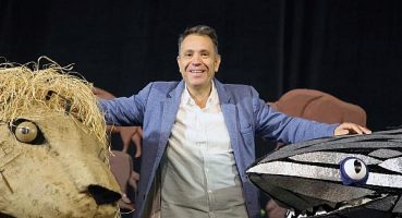 Dev kuklalar çöp sorununu bir çocuğun gözünden anlatacak