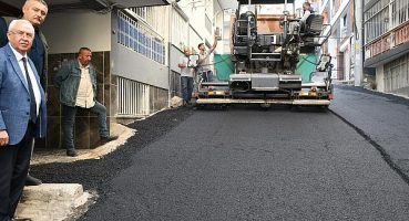 Karabağlar’da asfaltlamalar yoğun şekilde sürüyor