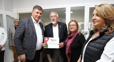 Karşıyakalı Çiftten Anlamlı Kitap Bağışı