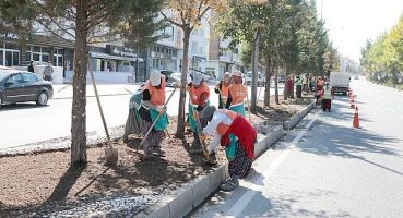 Nevşehir Belediye Ekiplerinden Refüj ve Kavşaklarda Bitkilendirme ve Bakım Çalışması