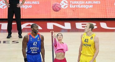 Pembe Top, Pınar Deniz’in elinden havalandı