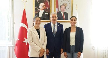 Türkiye’nin gururu Egeli Yüzücülerden Rektör Prof. Dr. Budak’a ziyaret