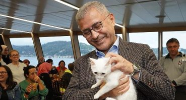 Üsküdar’da Hayvanseverler ve Minik Dostlarına Boğaz Turu