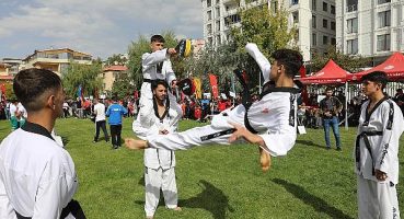 Van Büyükşehir Belediyesi, Amatör Spor Haftasında kentteki spor kulüplerine 2 milyon TL’lik nakdi yardımda bulundu