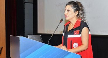 Yenişehir Belediyesinden erkek personele kadına şiddetle mücadele eğitimi