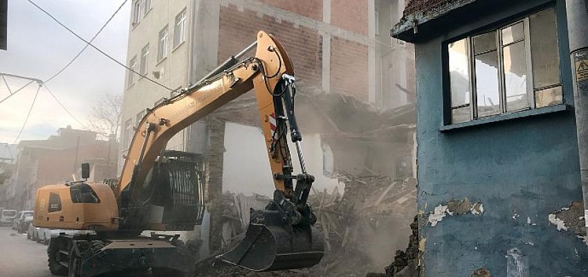 86-metruk-bina-yikildi.jpg