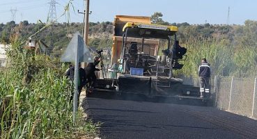 Aksu’da altyapısı tamamlanan  yollar sıcak asfaltla kaplanıyor