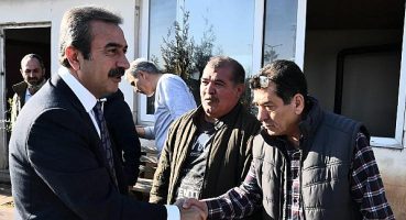 Çukurova Belediye Başkanı Soner Çetin yol işçileriyle kahvaltıda buluştu