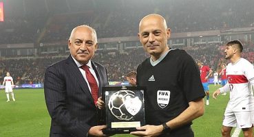 Cüneyt Çakır, Türkiye-Çekya maçı ile jübile yaptı