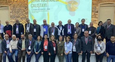 İzmir Sağlık emekçileri şehir hastanelerini konuştu