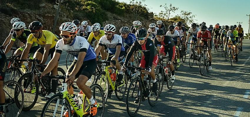 veloturk-gran-fondo-cesme-by-carraro-6-kasim-pazar-gunu-start-aliyor.jpg