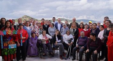 Ayvalık Belediyesi Dünya Engelliler Günü kapsamında kentteki engelli vatandaşlar ve aileleriyle buluşma düzenledi