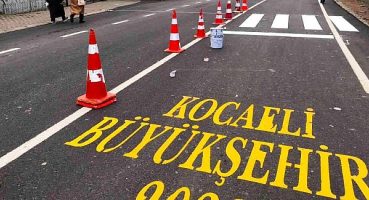 Başiskele Atatürk Caddesi gece ayrı, gündüz ayrı güzel