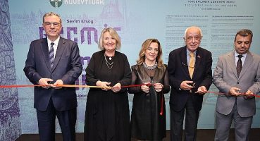 Eski İstanbul’u günümüze taşıyan çini sergisi: ‘Geçmiş Zaman Olur Ki’