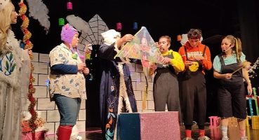 Gölcük'te Tiyatro Sevgisi Bir Başka Güzel