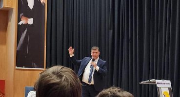 Karşıyaka Belediye Başkanı Dr. Cemil Tugay İklim Konferansı’nda gençlerle buluştu