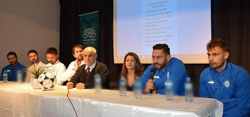 niluferli-futbolcular-ogrencilerle-deneyimlerini-paylasti.jpg