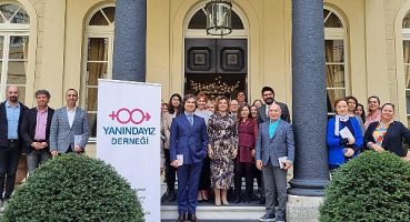 YANINDAYIZ Derneği “Şiddetin görünmeyen yüzü” proje kapanış toplantısını Hollanda Konsolosluğu’nda gerçekleştirdi