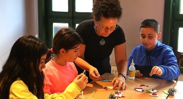 Yılbaşı süslerini kendileri yaptı