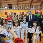 410-golcuk-belediyesi-taekwando-sporcusu-kusak-atladi.jpg
