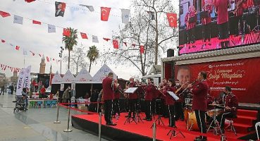 Antalya Büyükşehir'den Cumhuriyet Sevgi Meydanı Etkinliği