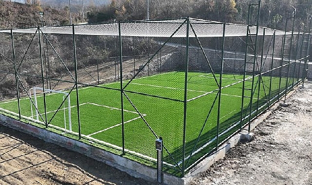 golcukun-dort-bir-yani-yeni-spor-sahalari-ile-donatiliyor.jpg