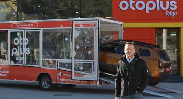 otoplus Adana'daki merkezinde araba satışına başladı