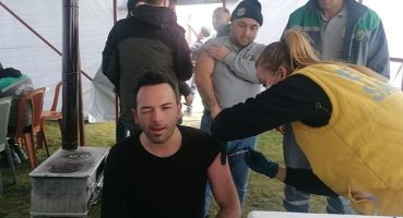 Antalya Büyükşehir Belediyesi Sağlık Ekipleri Deprem Bölgesinde Tetanoz Aşısı Yapıyor