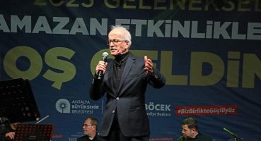 Antalya Büyükşehir Belediyesi'nin Karaalioğlu Parkı'nda düzenlediği Ramazan etkinlikleri kapsamında usta sanatçı Sami Özer, Tasavvuf Müziği konseri verdi