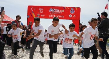 Çadır kentte yaşayan çocuklar için 23 Nisan Çocuk Koşusu yapıldı