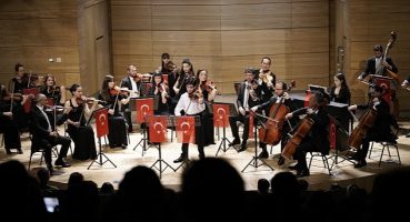 Cumhurbaşkanlığı Senfoni Orkestrası 23 Nisanı 12 Yaşındaki Genç Yetenek Atahan Dinç İle Kutladı