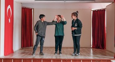 Depremzede Öğrencilere Yönelik Drama Etkinlikleri Sürüyor