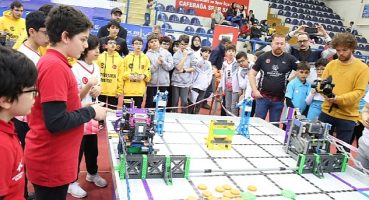 Küçükçekmeceli Öğrenciler, VEX IQ Turnuvasında İki Büyük Ödülle Döndü