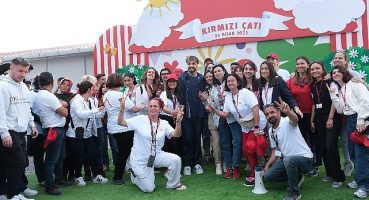 Sefo ve Ünlü Oyuncular Kırmızı Çatı Çocuk Destek Merkezi Açılışında Çocuklara Keyifli Anlar Yaşattı