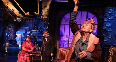 Yaşlılığa Gülümseyerek Bakmanın Oyunu “Gidiş Dönüş Moskova (Retro)" Şehir Tiyatroları'nda