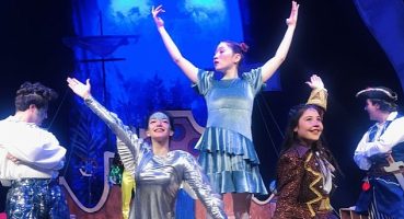 Bodrum Belediyesi Şehir Tiyatrosu sezona; yoğun ilgi gösteren çocukların, hatta büyüklerin bile keyifle izlediği 'Sihirli Gemi' ile veda etti