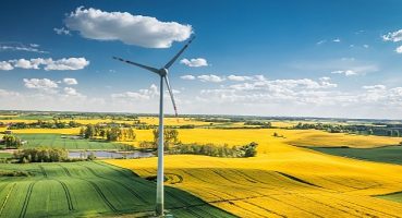 Dr. Üçok; “Dünyada geçen yıl kurulan elektrik santrallerinin yaklaşık %90'ı yenilenebilir enerji santrallerinden oluştu"