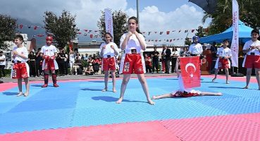 Kemer'de 19 Mayıs Atatürk'ü Anma, Gençlik ve Spor Bayramı töreni yapıldı
