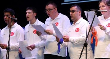 Özel öğrencilerden anlamlı gösteri