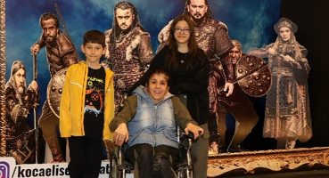 Tiyatro bütün engelleri aşar