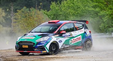 Yeşil Bursa Rallisi'nde pilotlar, Pirelli marka lastikler ile zorlu koşulları aştı