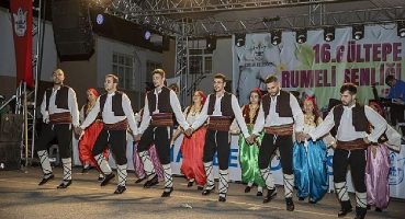 Gültepe Rumeli Şenliği Konak'ta Balkan Rüzgarı Estirdi